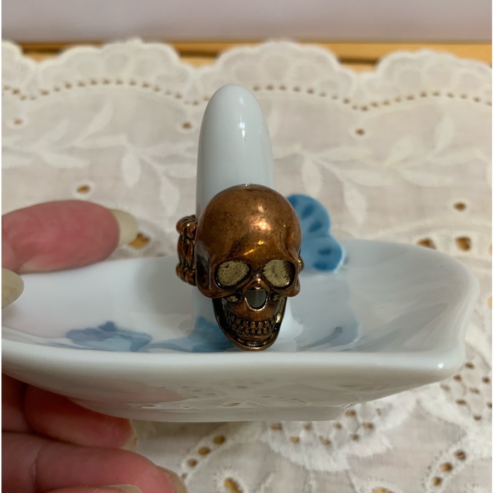 Scull Ring w stretchable band!!